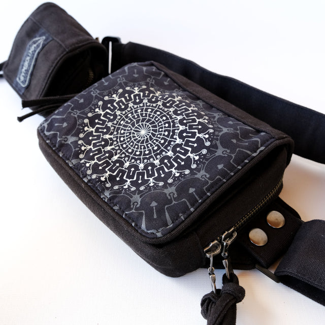 Shrooms Hora- Belt Bag - Black